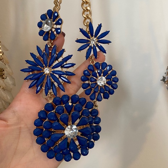 Statement necklace - Picture 3 of 3